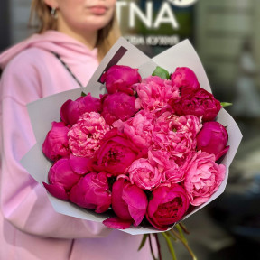 Мікс з 19 рожевих півоній «Ягідний коктейль»