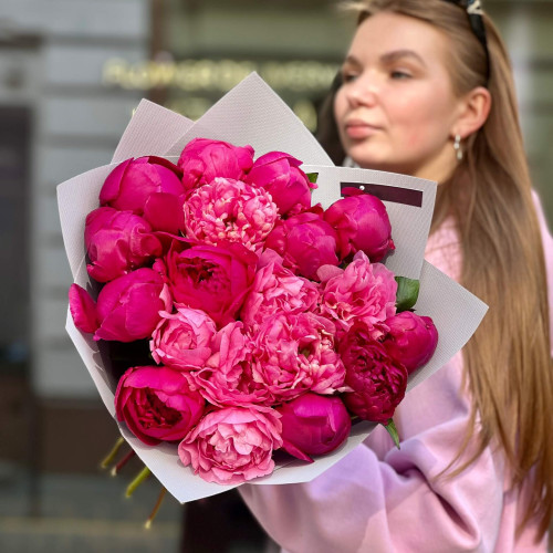 Мікс з 19 рожевих півоній «Ягідний коктейль»