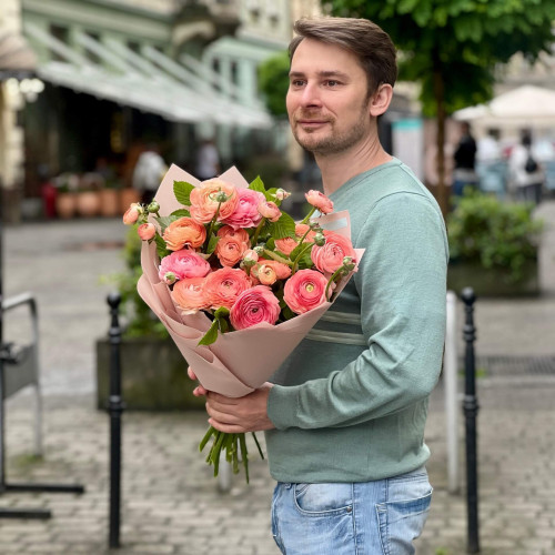 15 farm ranunculus «Thousand Petals»