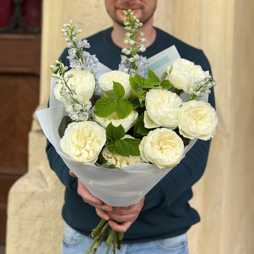 9 invredible Aurora Gardens peony roses and delphinium in a bouquet «Dawn Gardens»