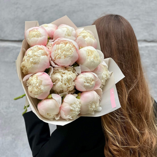 15 delicate peonies of Colonel Owen Cousins variety in a bouquet «Exquisite Meringue»