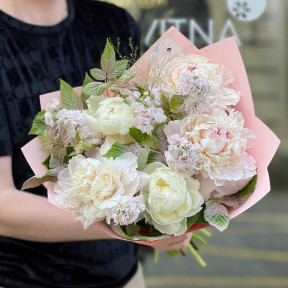 Заппашний букет з півоній та матіоли «Казковий аромат»