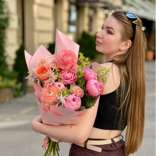 Bouquet in warm fresh shades «Mango Sherbet»