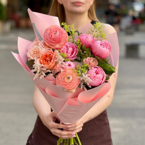 Bouquet in warm fresh shades «Mango Sherbet»