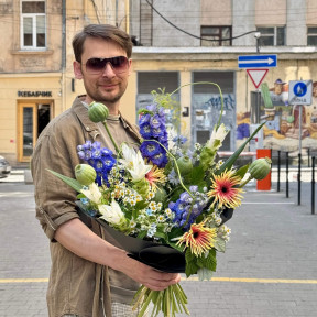 Цікавий об'ємний літній букет «Яскравий момент»