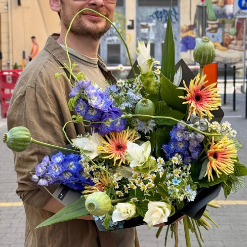 Цікавий об'ємний літній букет «Яскравий момент»