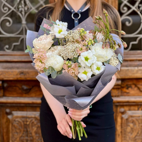 Светлый пастельный букет «Нежное капучино»