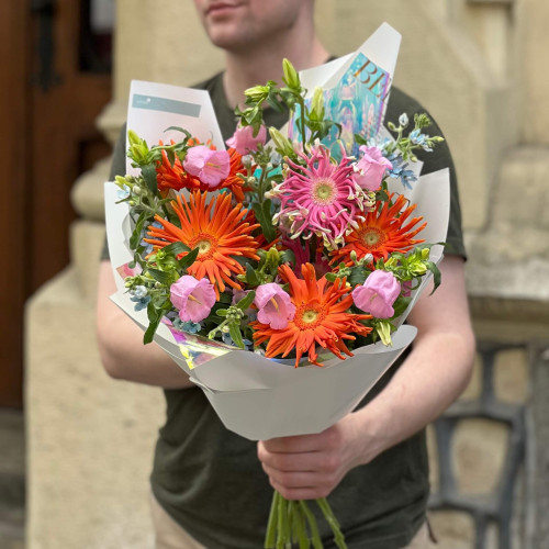 Яркий букет с герберами Pasta Marinara и Pasta Femke «Радужные мотыльки»