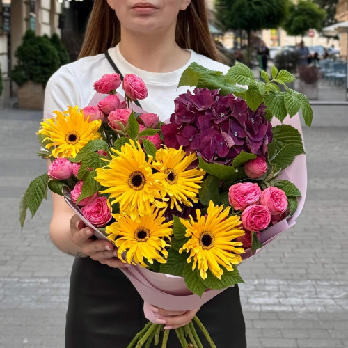 Яркий летний букет «Восход солнца»