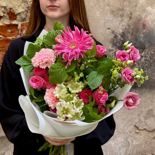 Bright pink bouquet «Juicy June»