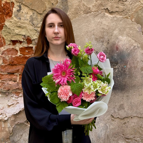 Bright pink bouquet «Juicy June»