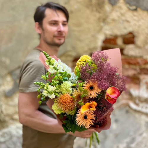 Пухнастий польовий букет в теплих відтінках «Персикові мандри»