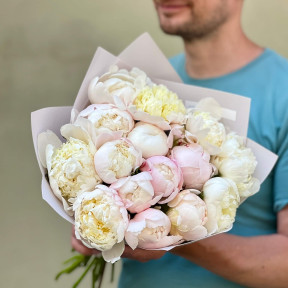 15 delicate peonies in the bouquet «Light of Dreams»