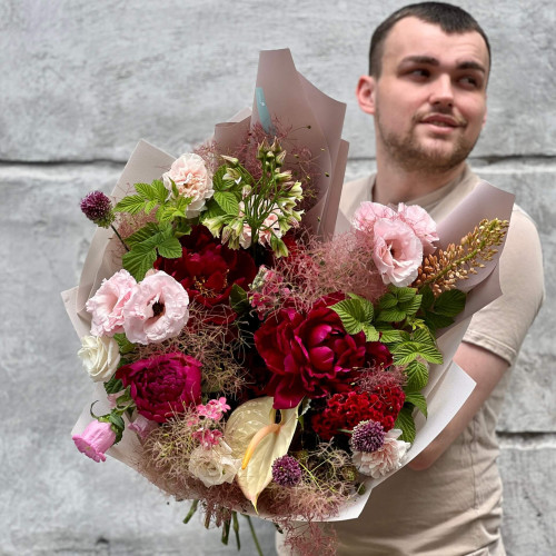 Яскраво-ніжний фактурний букет «Дика вишня»