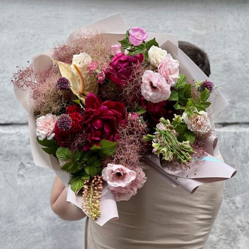 Яскраво-ніжний фактурний букет «Дика вишня»