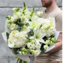 Розкішний букет у біло-зелених відтінках «Літній туман»