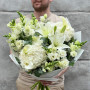 Розкішний букет у біло-зелених відтінках «Літній туман»