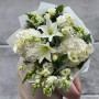 Розкішний букет у біло-зелених відтінках «Літній туман»