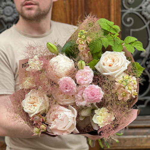 Ніжний пухнастий букет «Улюблені обійми»