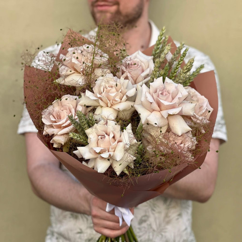 9 пудрових троянд Quicksand у букеті «Трояндовий шепіт»