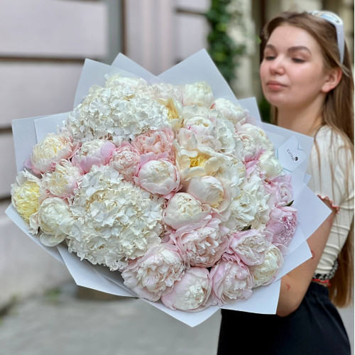Snow-white duo bouquet with peonies and hydrangea «Moment of Love»