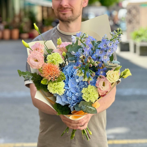 Букет в полевом стиле с гортензией «Волшебная полянка»