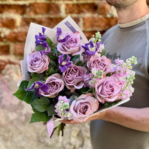 Бузковий букет з трояндою Memory Lane «Трояндовий аметист»