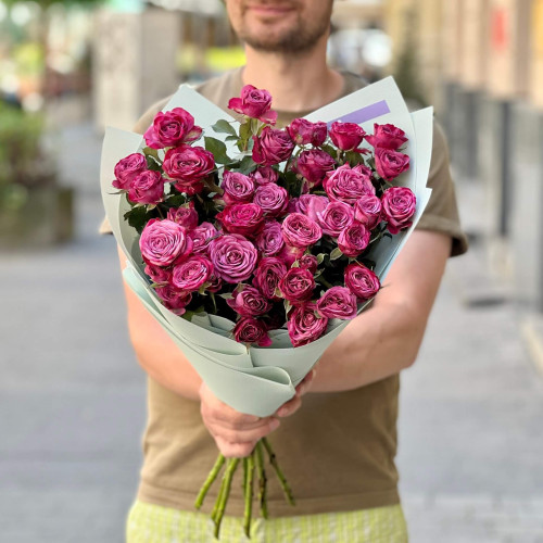 9 гілок кущової піоновидної троянди Purple Queen у букеті «Виноградний парфум»