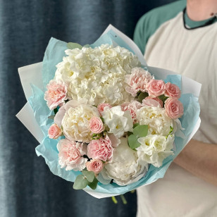 Світлий вишуканий букет з гортензією «Ніжненька Ольга»