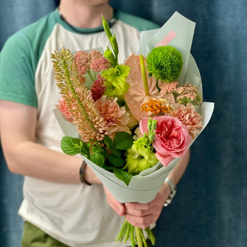 Яскравий екзотичний букет з антуріумом «Тропіки для Олічки»