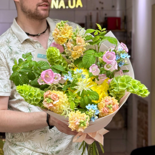 Colorful summer bouquet «Sunny Olga»