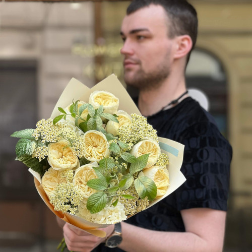 Вишуканий букет у кремових відтінках «Мила Оля»