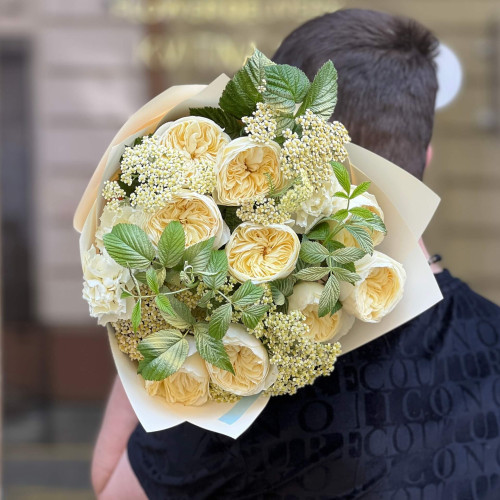 Вишуканий букет у кремових відтінках «Мила Оля»