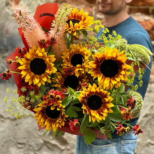 Voluminous summer bouquet with sunflowers «Passionate Sun»