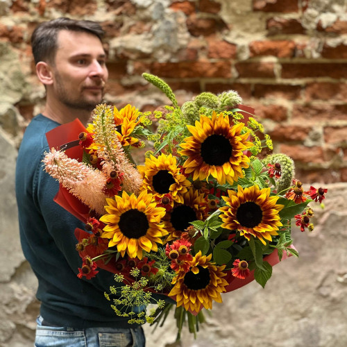 Voluminous summer bouquet with sunflowers «Passionate Sun»