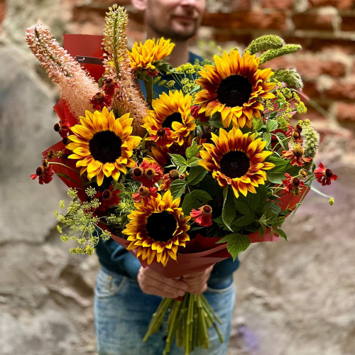 Voluminous summer bouquet with sunflowers «Passionate Sun»