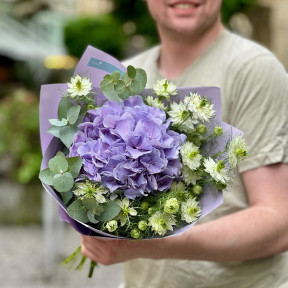 Ніжненький букет з нігелою та гортензією «Легкий вітерець»