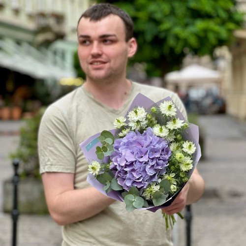 Ніжненький букет з нігелою та гортензією «Легкий вітерець»