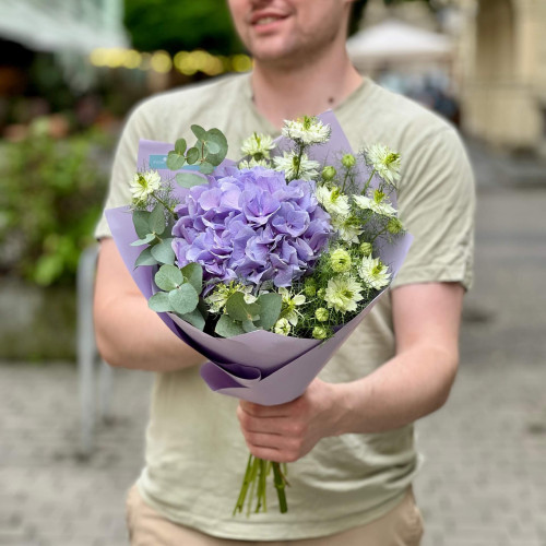 Ніжненький букет з нігелою та гортензією «Легкий вітерець»