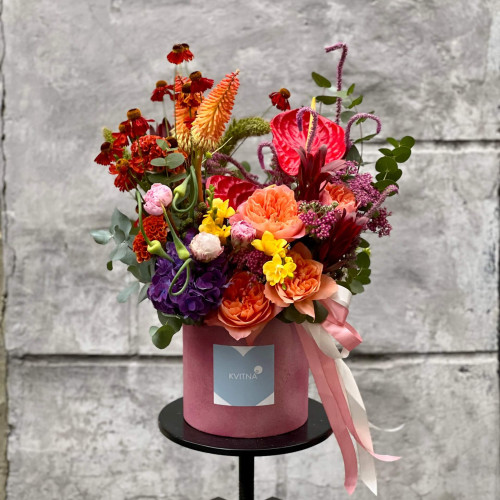 Яскрава вишукана композиція в коробці «Едемський сад»