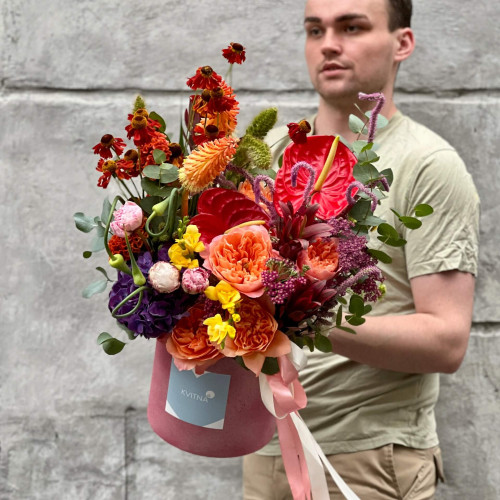 Яскрава вишукана композиція в коробці «Едемський сад»