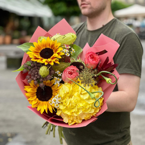Яскравий букет з соняшниками Sunrich «Сонячний калейдоскоп»