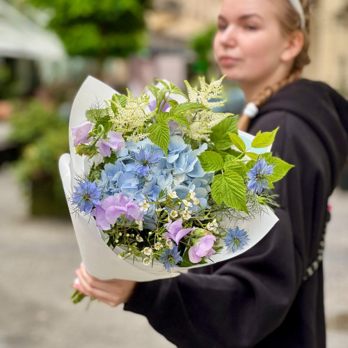 Ніжненький букет в польовому стилі «Блакитна нотка»