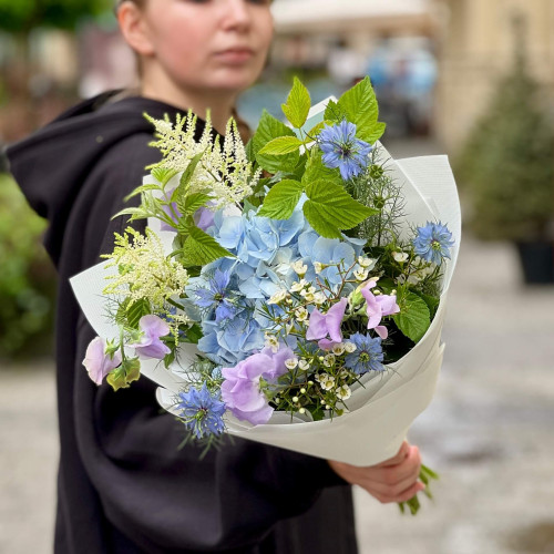 Ніжненький букет в польовому стилі «Блакитна нотка»