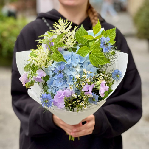 Ніжненький букет в польовому стилі «Блакитна нотка»