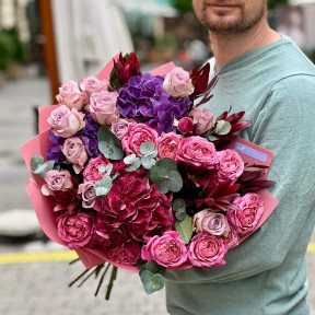 Розкішний букет з гортензіями «Вечірня прогулянка»