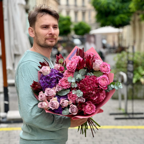 Розкішний букет з гортензіями «Вечірня прогулянка»