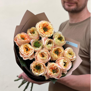 13 пионовидных роз Melon X-Pression в букете «Дынное парфе»