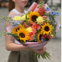 Яскравий літній букет з соняшниками «Тропічна діадема»