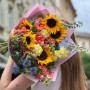 Яскравий літній букет з соняшниками «Тропічна діадема»